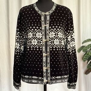 Black and white winter sweater with decorative silver tone clasps. Large